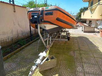 Gommone con carrello