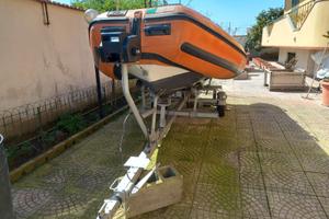 Gommone con carrello