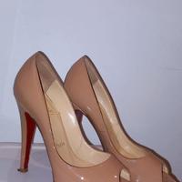 Louboutin tacco 12 con plateau in vernice nude