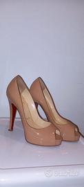 Louboutin tacco 12 con plateau in vernice nude