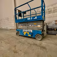 Piattaforma a pantografo elettrica Genie GS 3246