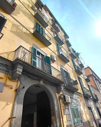 Quadrilocale adiacenze Via Foria