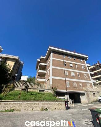 Attico / Mansarda di 120 m² con 5 locali e box aut