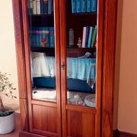 VETRINA O LIBRERIA IN LEGNO PREGIATO