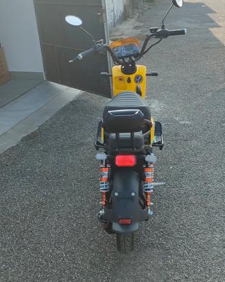 scooter elettrico Km 0 con pedali, prezzo trattab