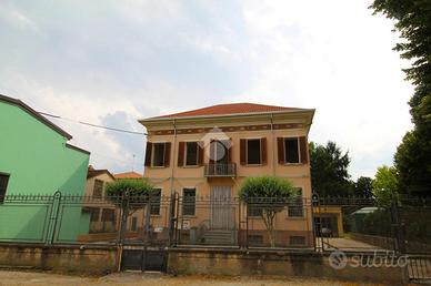 VILLA SINGOLA A SUZZARA