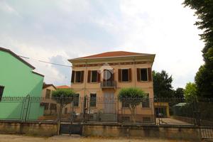 VILLA SINGOLA A SUZZARA