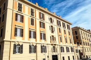 PIAZZA GALILEI, ampia e luminosa stanza singola