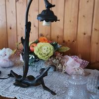 Lampada liberty stilizzata figura di donna