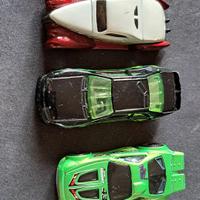 4 Hot Wheels + 1 Hot Wheels Collector Disney