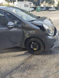Peugeot 208 incidentata 