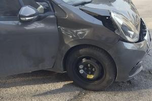 Peugeot 208 incidentata 