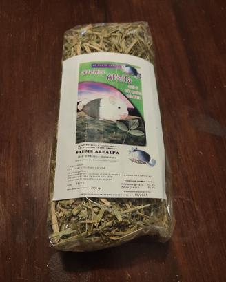 steli di erba Medica defogliata nuovo