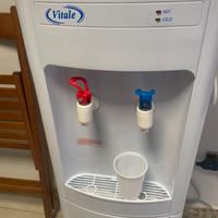 Dispenser acqua calda e fredda più vano bibite
