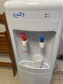 Dispenser acqua calda e fredda più vano bibite