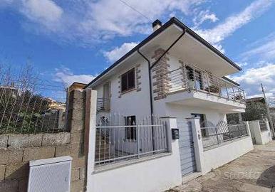Immobile in asta di 316 m² con 5 locali e box auto