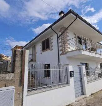 Immobile in asta di 316 m² con 5 locali e box auto