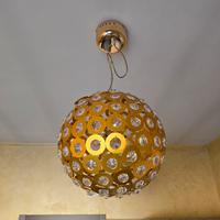 Lampadario sfera dorata con pendenti