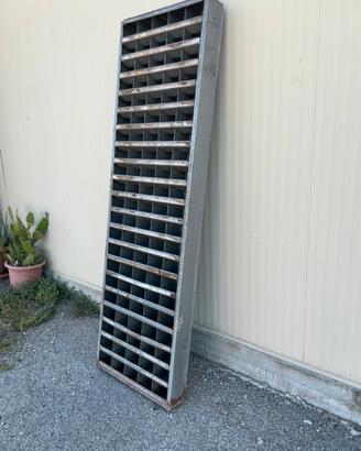 Scafale porta minuteria