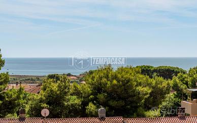 Attico ristrutturato con terrazza panoramica