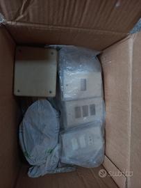 prese elettriche con rivestimento metallico grigio