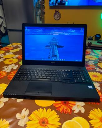 Portatile Fujitsu i5 (7) 8Gb DDR4 256Gb SSD. 7h.