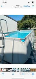 Piscina con scaletta