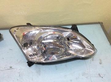 Faro anteriore Toyota corolla dx 2004