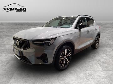 VOLVO XC40 2023 - XC40 2.0 b3 Plus Dark auto