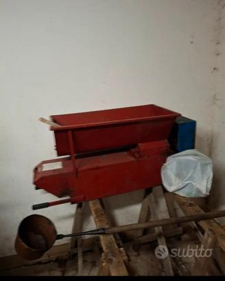 Grappattrice elettrica e botti