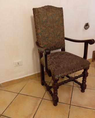 Poltrona antica in legno