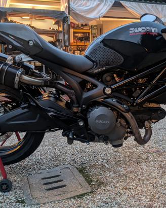 Ducati Monster in carbonio 696+ 2009