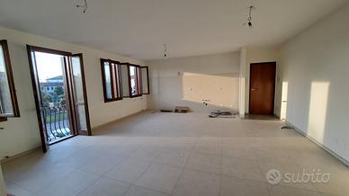 Midi ristrutturato in centro paese con garage