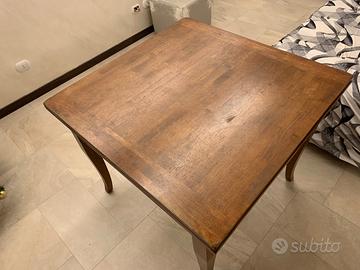 Tavolo in legno quadrato + sedie