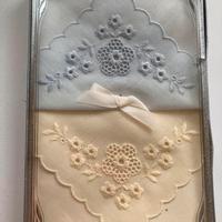 2 antichi fazzoletti da donna ricamati vintage