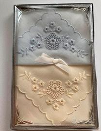 2 antichi fazzoletti da donna ricamati vintage