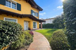 Villa di 402 m² con più di 5 locali e box auto a S