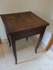 Tavolo quadrato noce