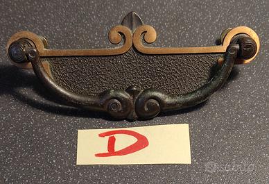 Maniglia snodata D mobili antichi con base piastra