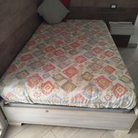 Scrivania e letto