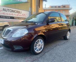 LANCIA Ypsilon 1.2 69 CV Argento NEOPATENTATI