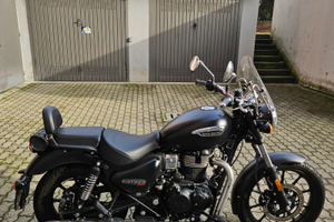 Royal Enfield Meteor 350 - Stellar Black