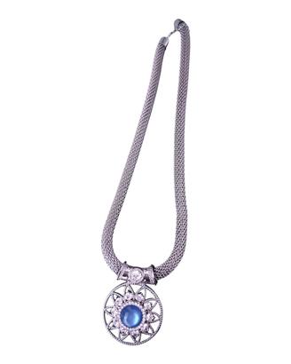 Collana color argento con pietra azzurra