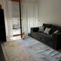 Tappeto con motivo foglie in rilievo