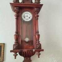 Orologio a pendolo da muro antico