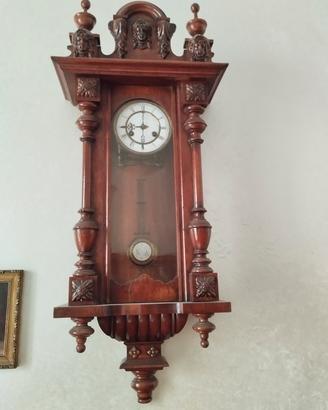 Orologio a pendolo da muro antico