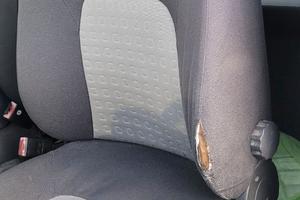 Auto grigia metallizzata