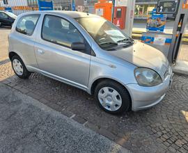 Toyota Yaris 1.0 3porte con 325.000km NEOPATENTATI