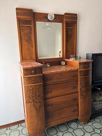 Armadio e cassettiera con specchio