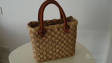 borsa a mano in paglia con manici in pelle